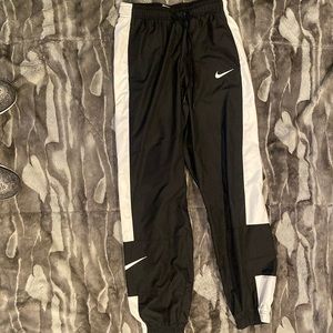 Nike wind breaker pants black and white women’s size xs